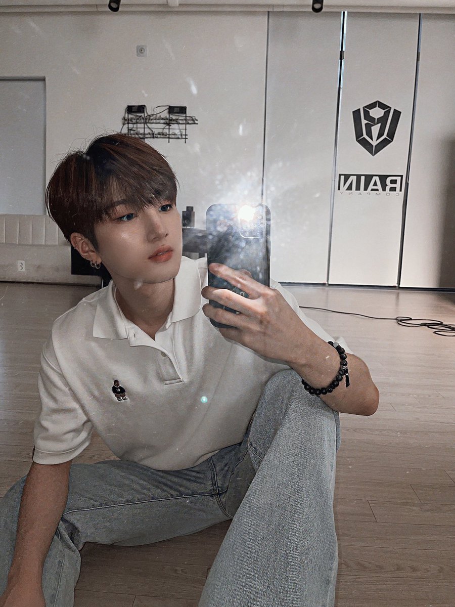 MHyunbinFrance's tweet photo. 🌕| 📸 | TWITTER
Photos du tweet de Hyunbin qui nous met 2 belles lunes.🥰
©️: @RAIN_Ciipher
#MoonHyunbin #HYUNBIN #문현빈 #PRODUCE_X_101 #CIIPHER #CiipherIsComing #CPR #CiipherDebut #Pengbin🐧 https://t.co/uokZagf3f8