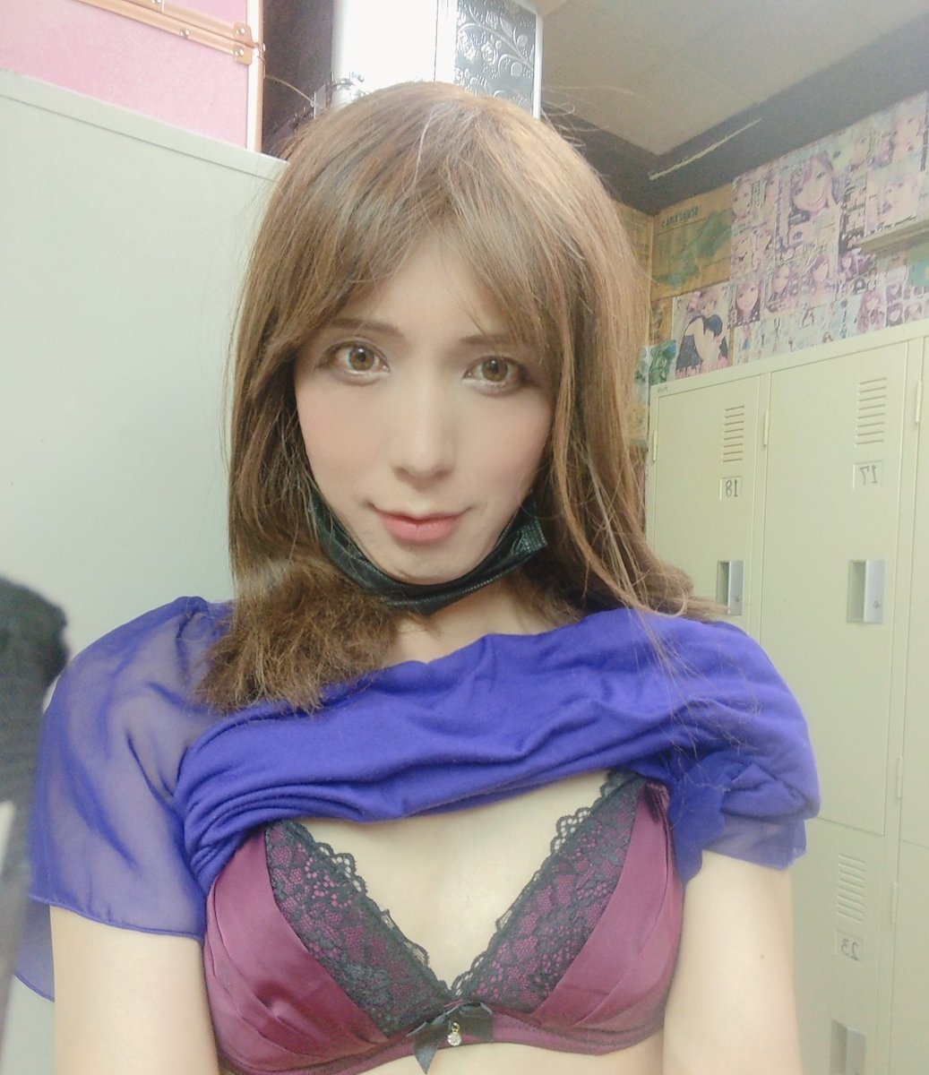 久々のツイート♪
最近、素敵な出会いがありました🌟プロ野球選手⚾球団を代表するイケメン選手の上、プロフィールやネットニュースには奥さんと子供を大切にしてる様な事を公表してる裏では、、(・・;
メアドも交換したし😉💞
そんな上機嫌のまろんのSexyショット💓💓💓