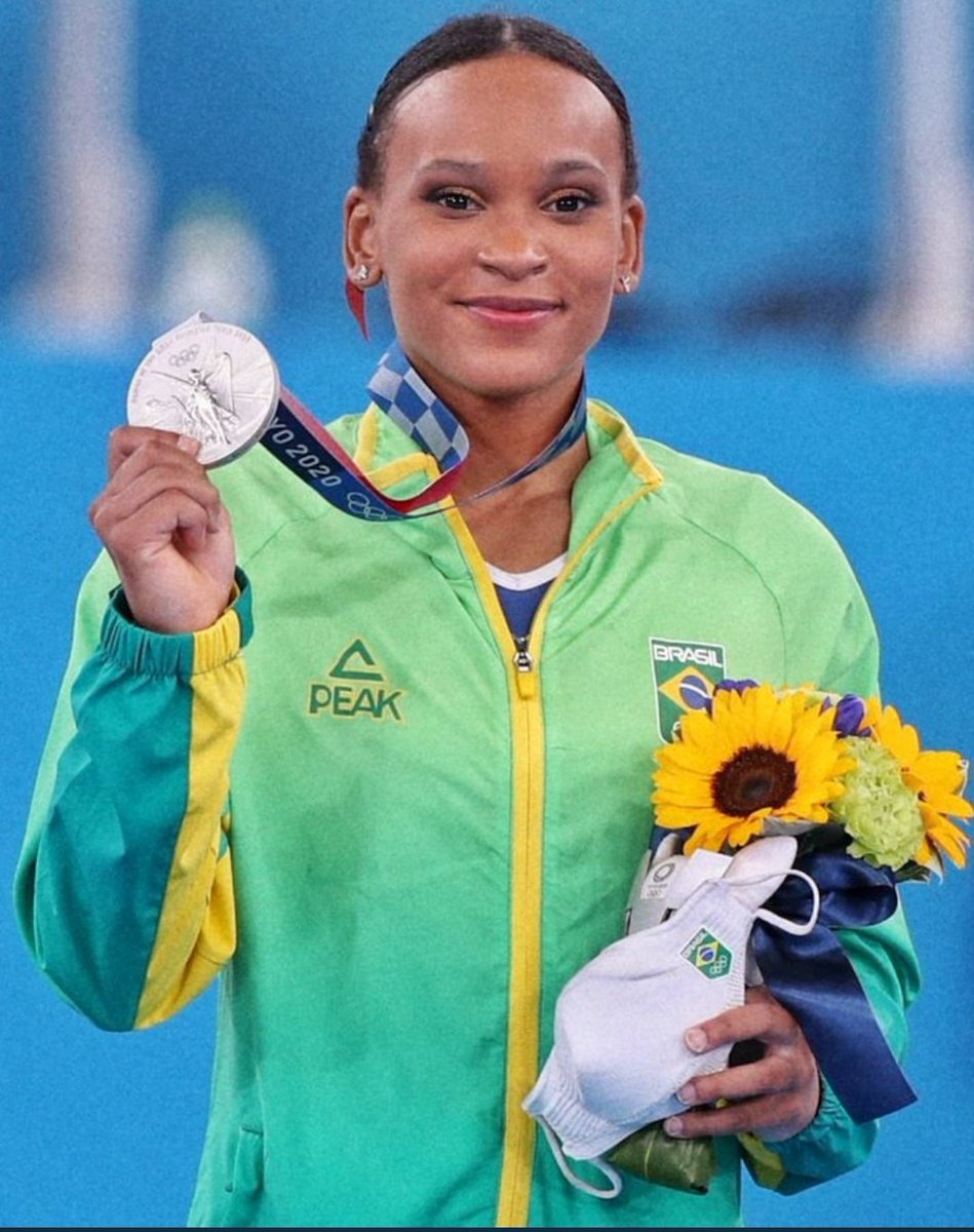 DebaixoGol's tweet photo. MAIS UM DIA HISTÓRICO! 
Depois de Mayra Aguiar se tornar a primeira judoca brasileira a conquistar três medalhas olímpicas, Rebeca Andrade conseguiu o maior resultado da ginástica artística feminina: prata no individual geral! 
Vamos, Brasil! 🇧🇷 #Tokyo2020 https://t.co/K9vF6fzT50