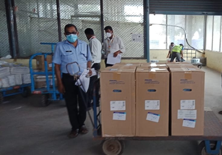 aaicbeairport's tweet photo. #DeliveringEssentials #DeliveringHappiness
Coimbatore Airport @aaicbeairport on 28th July '21 delivered COVID-19 essentials (Oxygen Concentrator) six boxes of weighing 102 pkgs sent to Mumbai by Indigo flt 6E 5314 Dep 1645 hrs
@AAI_Official @AAIRHQSR @PIB_India @pibchennai https://t.co/5el3WiJUTl
