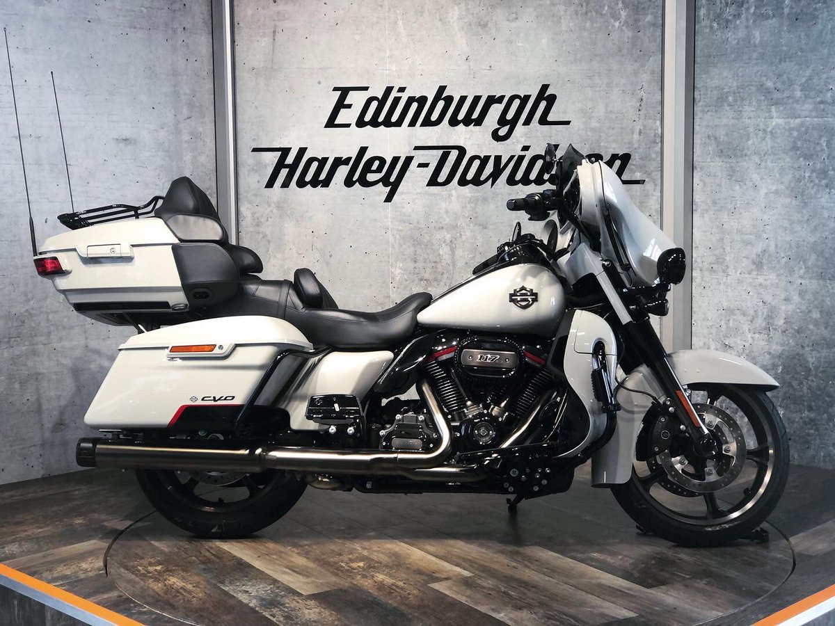 EdinburghHarley's tweet photo. 👀💨 CVO Limited has landed in our showroom! Finished in Sand Dune 🤤 with only 222 miles on the clock! For more information contact us on 0131-348-3200 or email info@edinburghharley-davidson.co.uk click this link to see more ➡️ https://t.co/4cgQmNHzvg https://t.co/6QZYdFfEE2