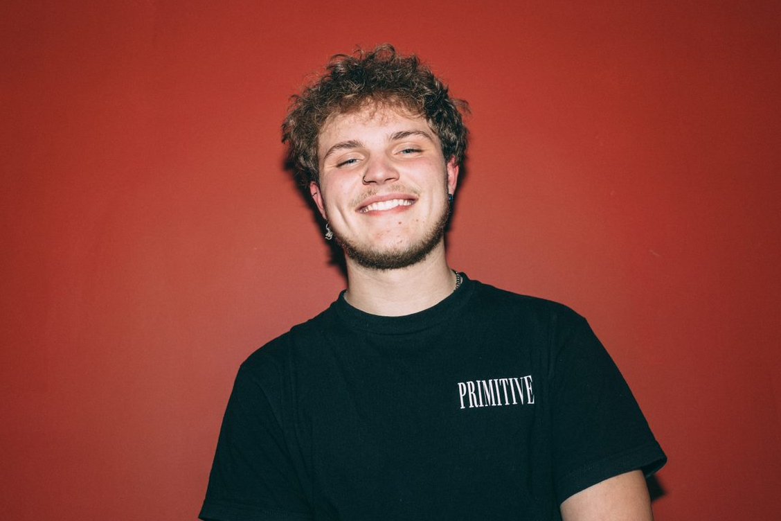 In every X4 track you can hear his extensive inspirations from UKG to reggae to afrobeats to hip-hop to DnB, a cocktail of body groovers and waistline movers.  

🎧 LISTEN: buff.ly/3iz719s  
X4 joins his cohorts this Friday at Bristol Beacon. 👉 buff.ly/3Bcl6lp