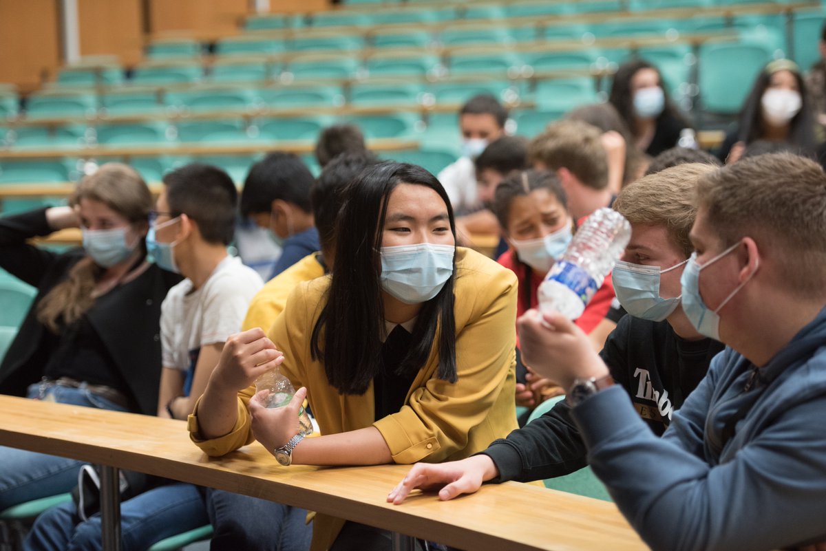 XDiversite's tweet photo. #XScienceCamp Chaque soir, des veillées activités étaient organisées : présentation de l'École @Polytechnique, atelier construction projet professionnel, soirée orientation, découverte de parcours inspirants et théâtre participatif pour lutter contre l'autocensure.🎤🎭  @FX_EP https://t.co/TRtWfiaLMY