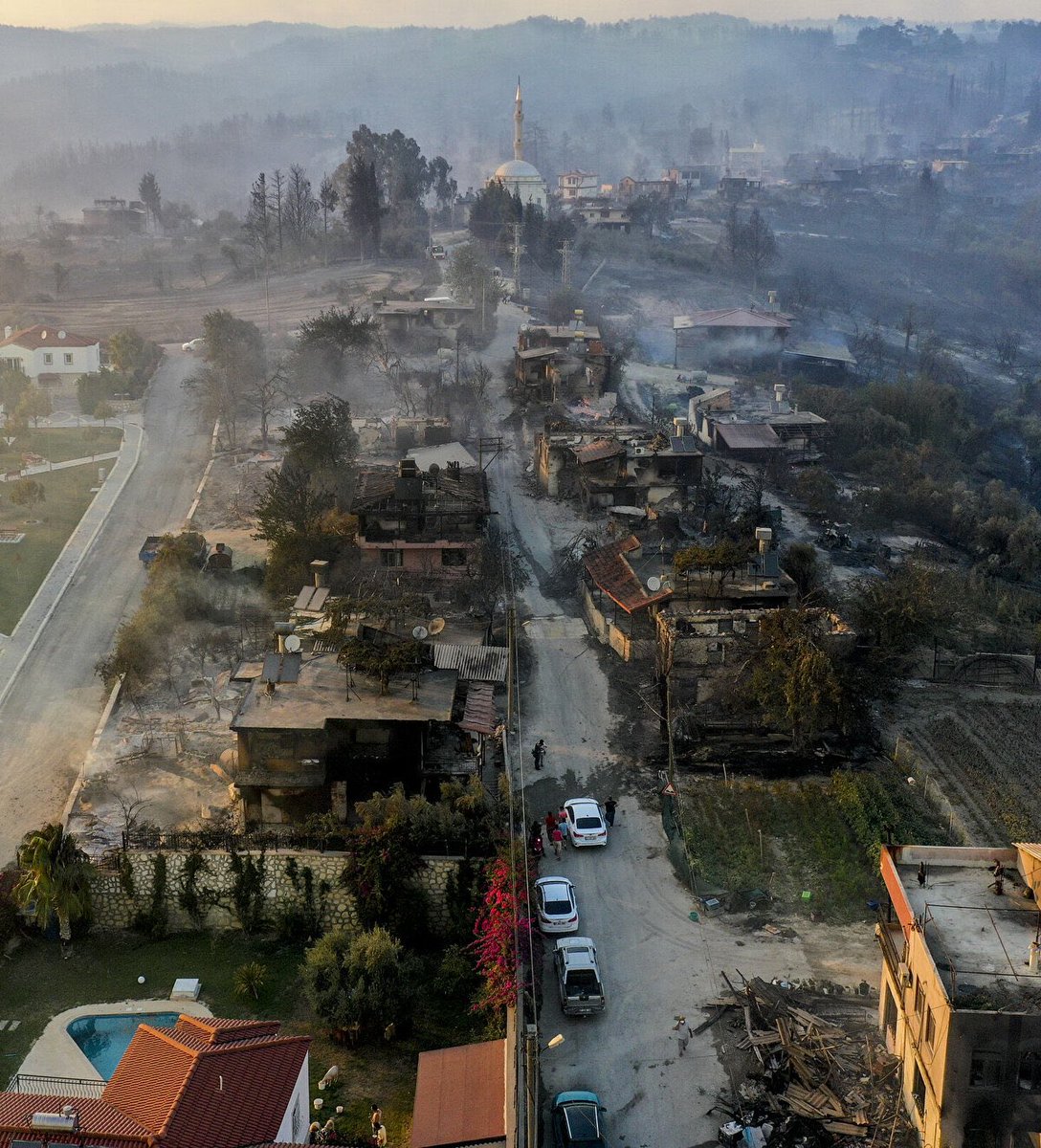 contextantalya's tweet photo. Manavgat’ta evler kül oldu...  #manavgatyanıyor https://t.co/STymUE1KZ4