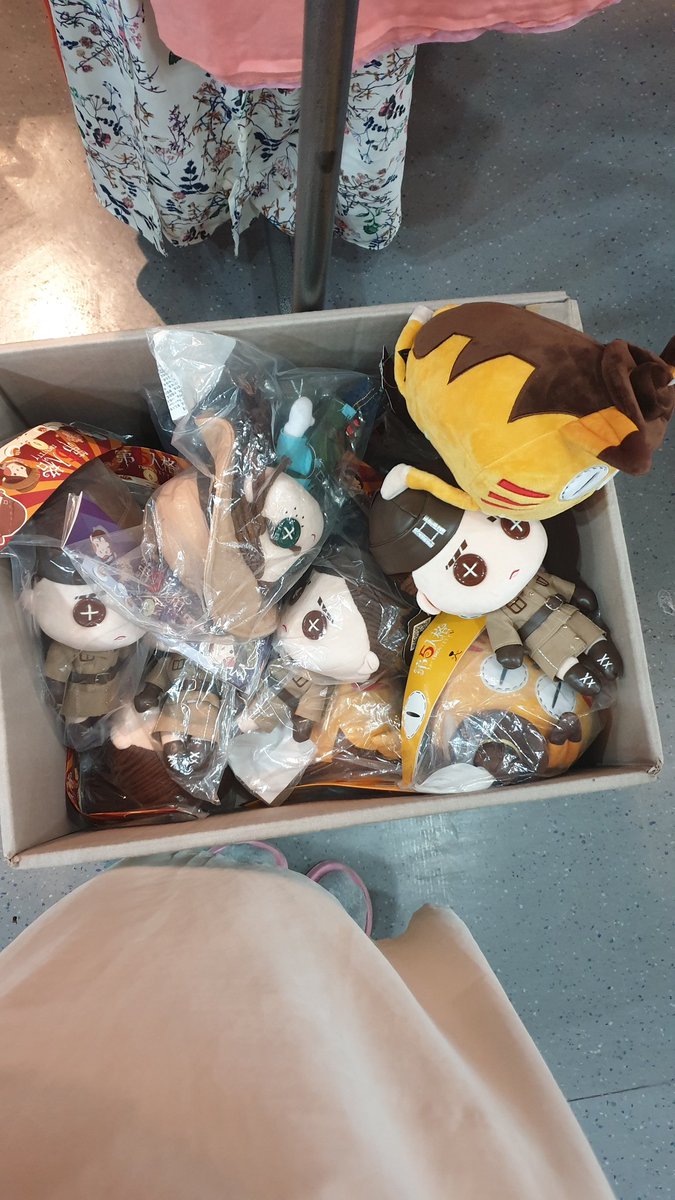 퇴근길에 봤는데 고양이만큼은 뭔가 탐났다