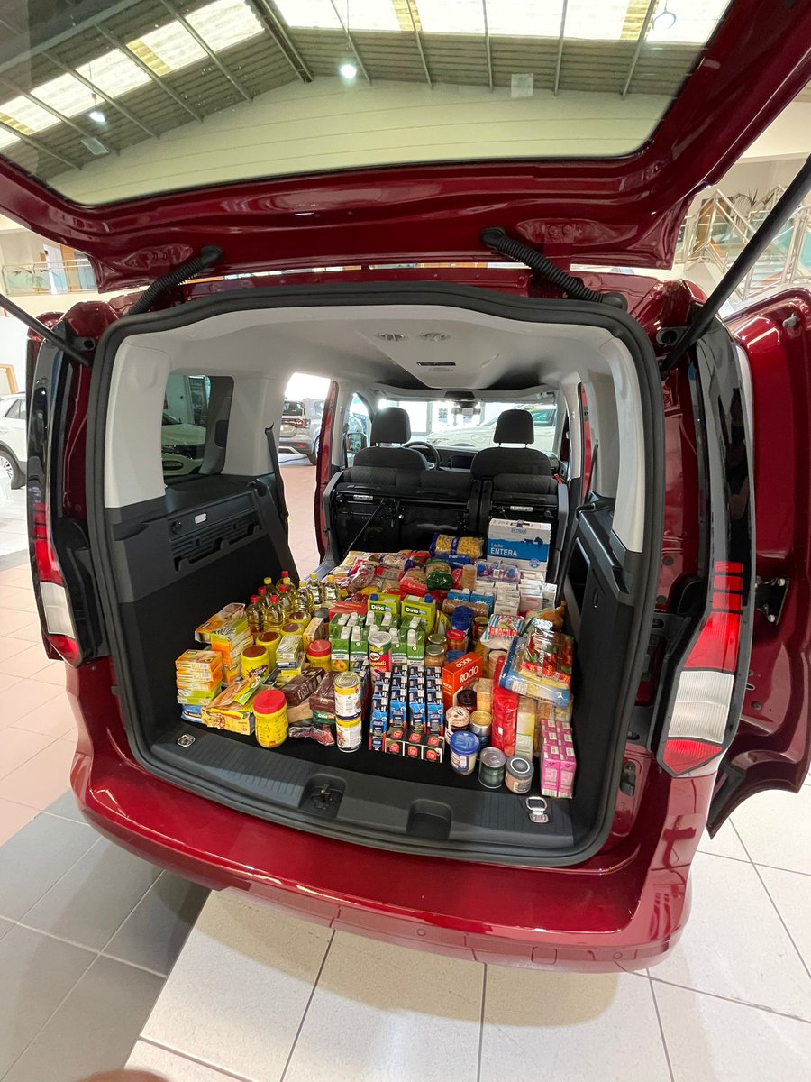 VWCV_news's tweet photo. #VWCV of Canary Islands shows social commitment 👍
VWCV exhibits a Solidarity #Caddy, together with Caritas Diocesana, at all VW Dealers on the islands to collect food donations for people experiencing the worst situation during the pandemic. That´s social responsibility! https://t.co/jYB5r5kGPW