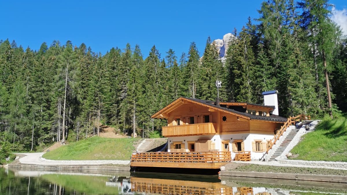 cortinadolomiti's tweet photo. After a complete #restyling, the Rifugio Lago d'Ajal opens #today, overlooking the waters of the homonymous lake, in a natural setting that will leave you #breathless. 😍
We wish you a good start for your new adventure! ❤️

#mycortina #cortinadolomiti #cortinadampezzo https://t.co/XYhuzbLO97