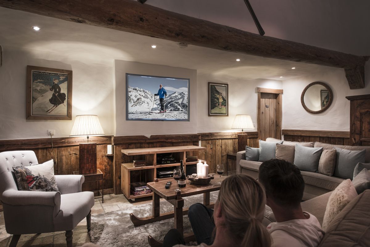 lechardon's tweet photo. The perfect retreat for both skiers and non-skiers ❄️

Whether you're enjoying some welcome family ski time or even a corporate ski break, we have but one goal: to ensure you have the most unforgettable ski holiday of all time.

📧 https://t.co/tQEMvI0PkT

#luxuryskichalet https://t.co/vDr3fAPWlh