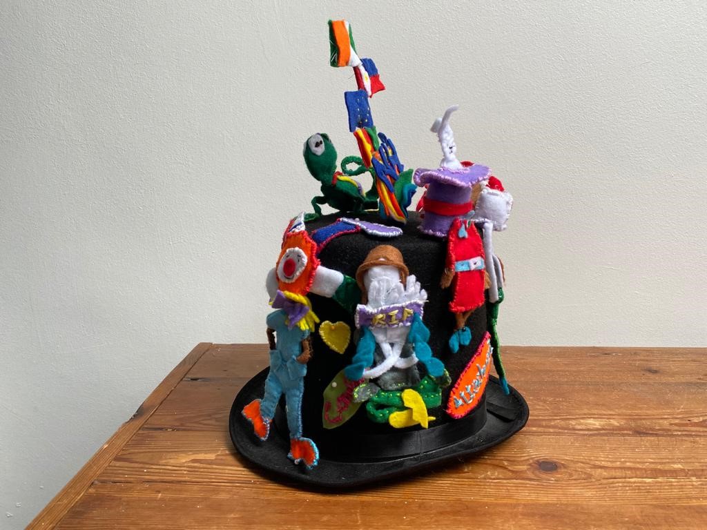GSTTnhs's tweet photo. Our clinical nurse specialist in palliative care, Jo Maddicks, used her creative side to put a smile on her colleagues' faces.

She's made a decorative hat to reflect on the past year within the NHS and entered it into the Grayson's Art Club competition.

#TeamGSTT https://t.co/MjjFrkoF53
