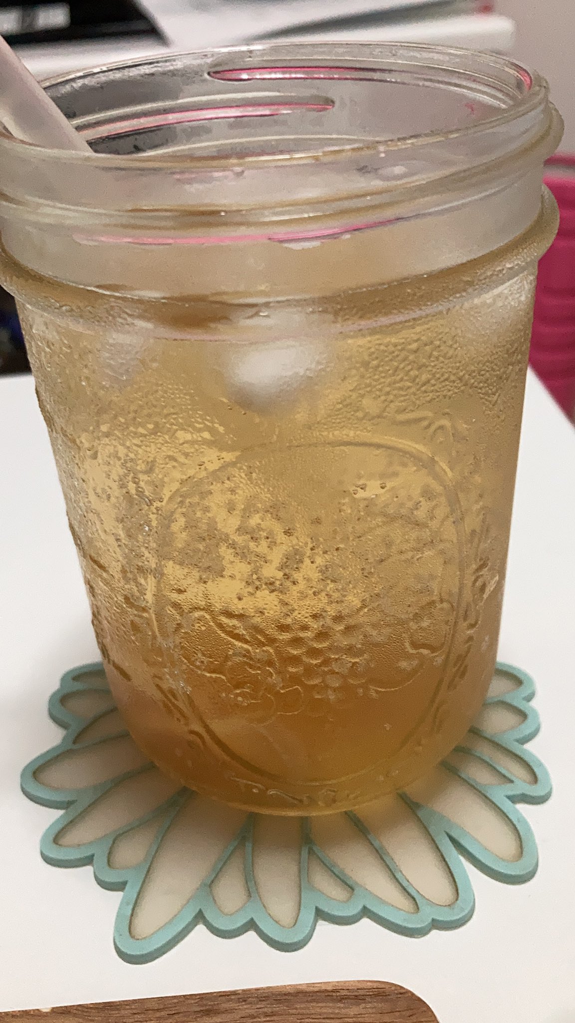 たぶ これは自家製ジンジャーエールなんだけど 炭酸水製造機を買って ジンジャーシロップまで作っちゃって 充実しちゃってる コップ代わりのメイソンジャーは ブリアナちゃんのマネ ブリアナギガンテ T Co Yizuicwojl Twitter