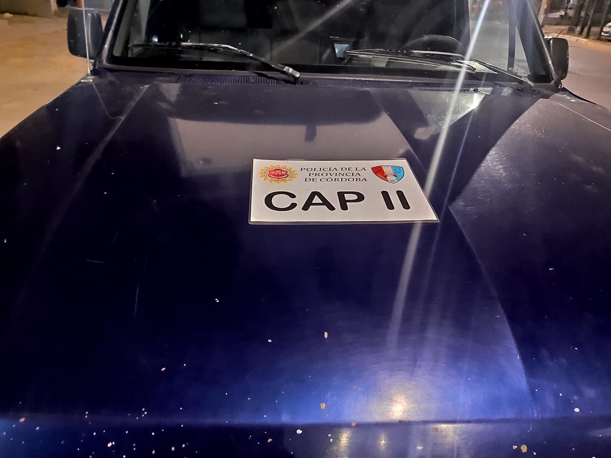 PoliciaCbaOf's tweet photo. Tras operativo en B° #SanRoque, personal del #CAPII logró el secuestro de una camioneta Ford F100 con caja transportadora de alimentos que habría sido sustraída recientemente en el sector. https://t.co/7tXZxpYDwq