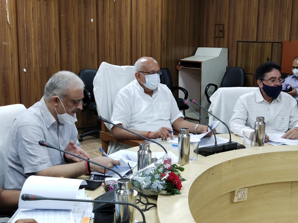 spshahibjp's tweet photo. आज कृषि निदेशालय में राष्ट्रीय कृषि विकास योजनान्तर्गत निर्माणधीन कृषि विज्ञान केंद्र, किसान कल्याण केंद्र और सेंटर ऑफ एक्ससिलेंस के भौतिक प्रगति के संबंध में समस्त कार्यदायी संस्थाओं के अधिकारियों के साथ बैठक कर आवश्यक निर्देश दिये।
@narendramodi @myogiadityanath @nstomar https://t.co/TJjQ5bdK7m