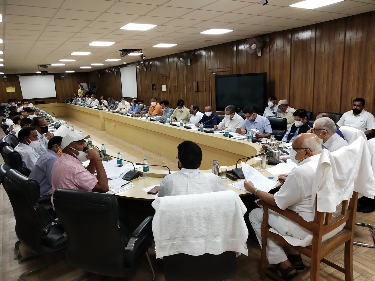 spshahibjp's tweet photo. आज कृषि निदेशालय में राष्ट्रीय कृषि विकास योजनान्तर्गत निर्माणधीन कृषि विज्ञान केंद्र, किसान कल्याण केंद्र और सेंटर ऑफ एक्ससिलेंस के भौतिक प्रगति के संबंध में समस्त कार्यदायी संस्थाओं के अधिकारियों के साथ बैठक कर आवश्यक निर्देश दिये।
@narendramodi @myogiadityanath @nstomar https://t.co/TJjQ5bdK7m