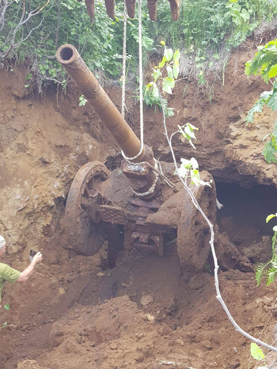ロシア領、幌筵(パラムシル)島で旧日本軍の『92式10センチ加農砲』が