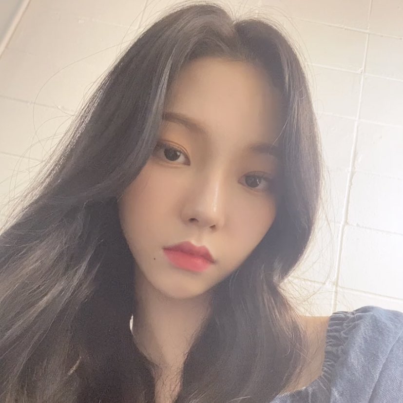 karinaisaGOD's tweet image. 우리 유자 쁘띠볼에 홍조 😳