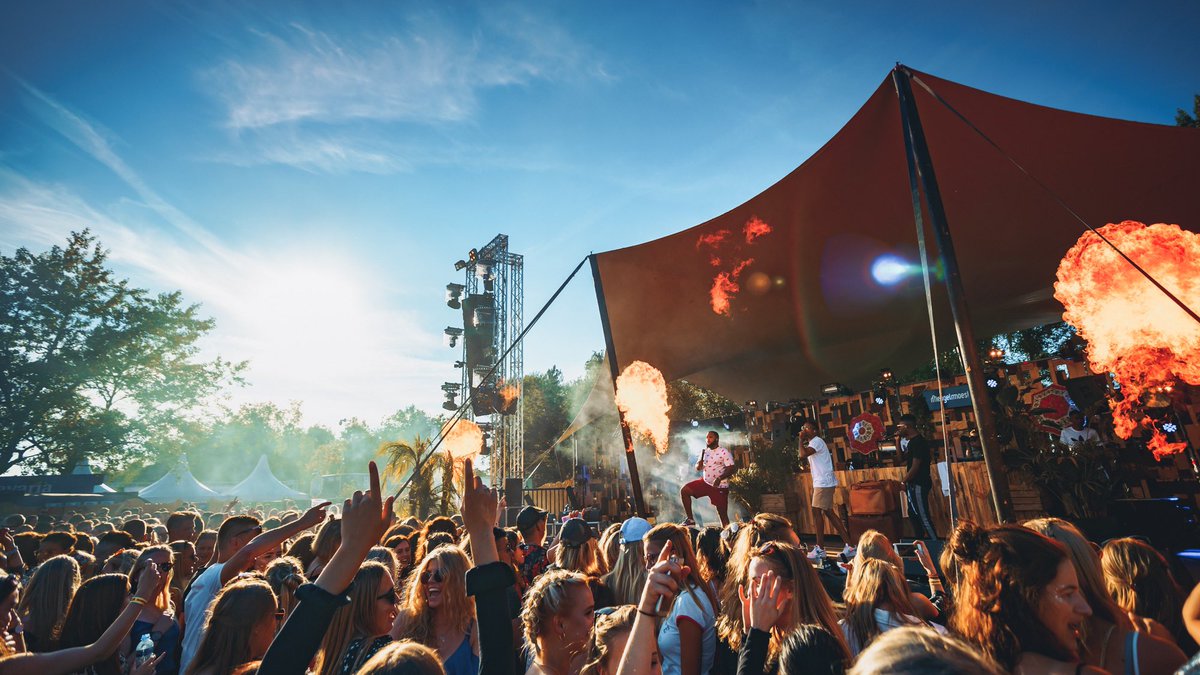 ❗️ 𝐔𝐏𝐃𝐀𝐓𝐄

Maandag maakt het kabinet bekend of 'eendaagse' festivals kunnen plaatsvinden in augustus! Laten we met z'n allen 𝐃𝐔𝐈𝐌𝐄𝐍 dat het kabinet een beslissing neemt in het voordeel van de evenbranche ❤️

Superspread the love 💕

Liefs
Beachrockers