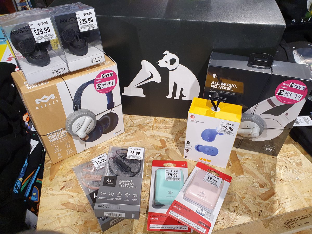 hmvNottingham's tweet photo. 🏖 Summer Tech 🏖
Great deals to be had in our summer tech offer 🌞

Including #Jarre Aeroskull Bluetooth speakers,
#Hama power banks, Headphones/earphones from #houseofmarley &amp; #kitsound.

Spend £30 or more on #skullcandy &amp; recieve a free pair of sunglasses 😎
#hmvSummerTech https://t.co/lhna6yt60o