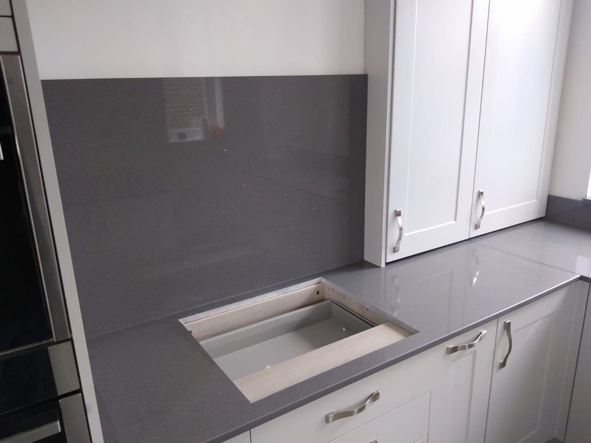 StadiumStone1's tweet photo. Grey shimmer 20mm Quartz fitted locally yesterday for the lovely Susan #quartzworktop #quartzbreakfastbar #quartzisland #kitcheninsider ##quartzkitchencountertops https://t.co/9yAkpP9t6Z