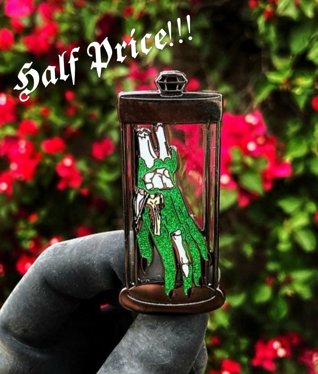 FLASH SALE! These 'Green Fingers, Black Nails' "goth gardener" severed hand pins are only £5.99 until the end of tomorrow as I need to make space for new merch. Order now, not many left! 
carlavalentine.co.uk/product-page/g…