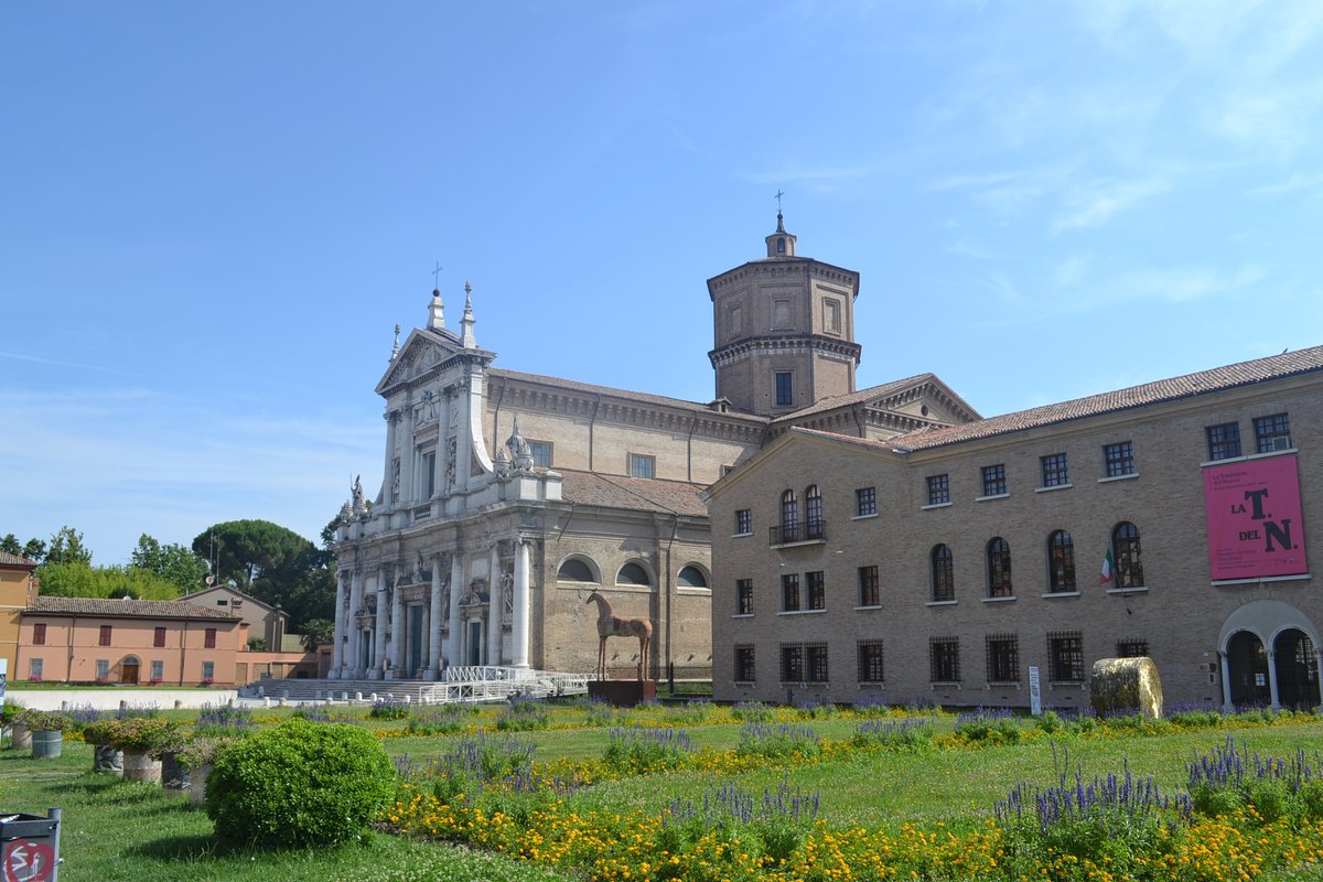 While our students are based in Rome being in the heart of Italy provides an excellent staging point for trips out to explore more of the country! Be it a cycle out along the Appian Way, a day trip out to Orvieto or a weekend  holiday in Ravenna or Florence opportunities abound!