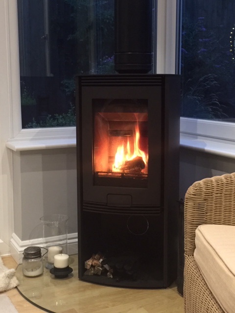 Here's the Di Lusso R4 Euro recently installed in Kingsclere 🔥🔥

The customer couldn't wait until it was cooler and lit it the evening it was installed!

#woodburner #woodburningstove #newbury #whitchurch #berkshire #hampshire #wiltshire