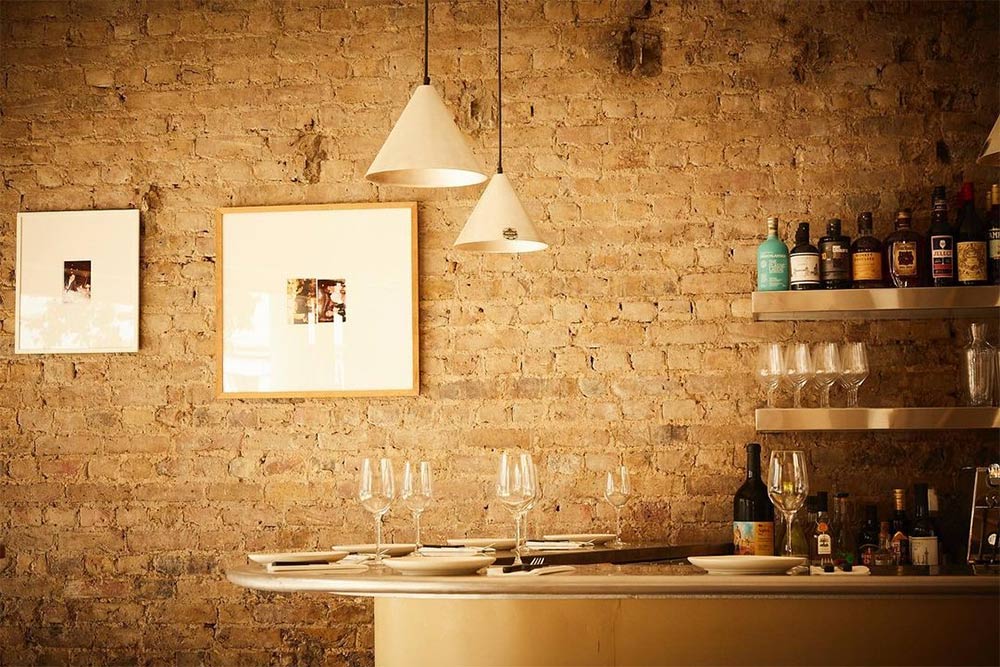 They've been doing delivery and take out but today is the first time <a href="/elliotslondon/">Elliot's</a> new Hackney restaurant opens to diners hot-dinners.com/2020121710141/…