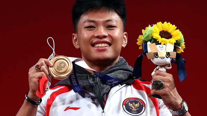 WeLoveASEAN's tweet photo. #Olympics #Tokyo2020 Medallists from ASEAN countries #OlympicGames

🥉 Bronze:
Weightlifting - Women's 49kg
Windy Cantika Aisah 🇮🇩

Weightlifting - Men's 73kg
Rahmat Erwin Abdullah 🇮🇩

We ❤️ #ASEAN #WeLoveASEAN https://t.co/UoYeoEG5Vz