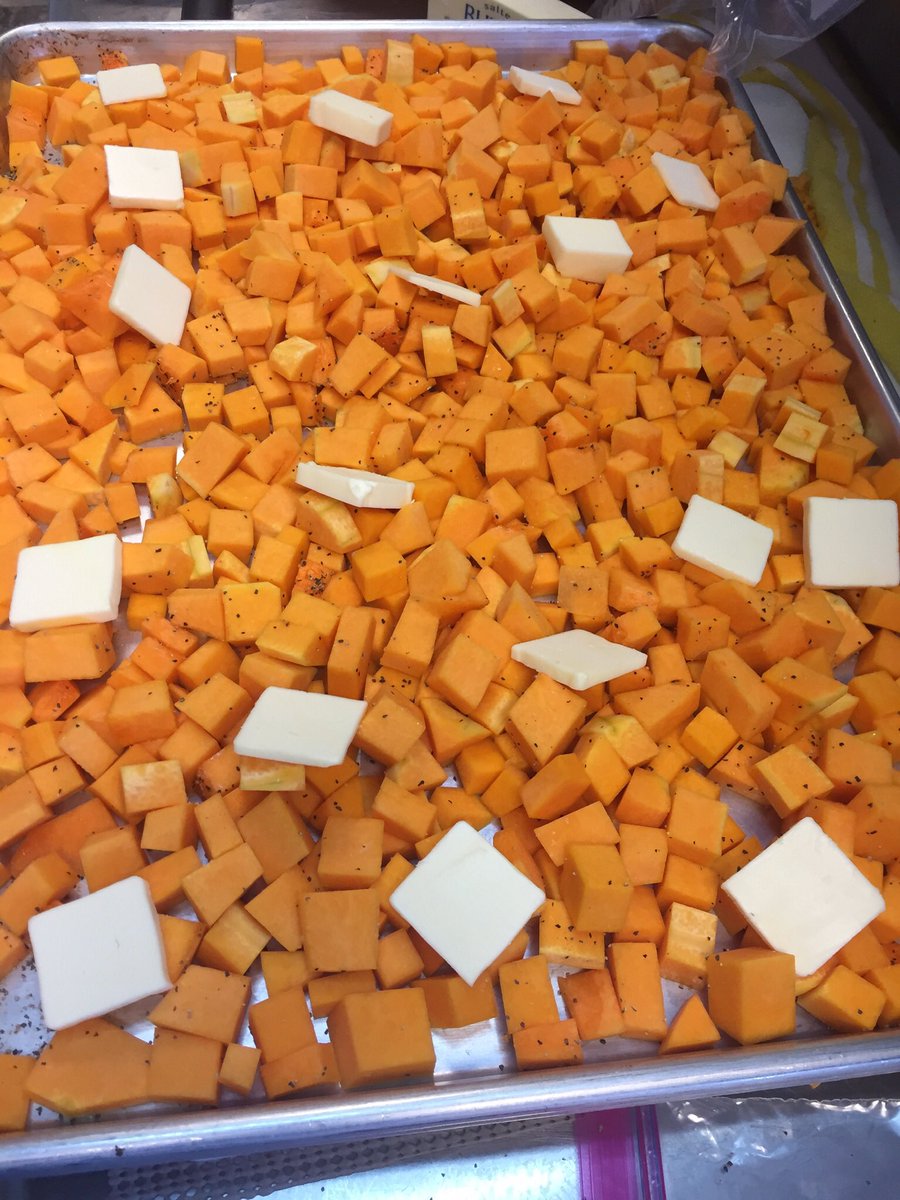 LinDeb8's tweet image. Come on in y’all. Get you a sandwich right off the grill. Butternut squash is ready and we have Freshly baked cookies. If you are in a hurry the Cooler is freshly stocked for you to grab and go. Come on in y’all