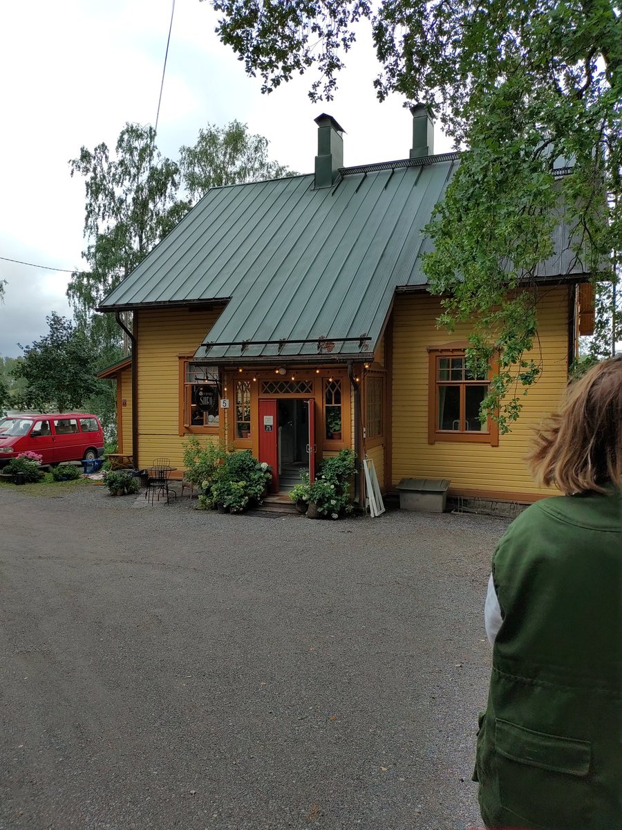 LauraKolbe's tweet photo. Nostan hattua Suomen kahvilanpitäjänaisille! Viim. 10v aikana useita kymmeniä vanhoja taloja on pelastettu näiden yrittäjädaamien toimesta. Hyvät kahvit, loistavat pullat, aina kiva interööri. Tällä kertaa @Lempaalankunta #cafesiiri
Sysmässä #linta Palkitsemisen arvoisia tekoja👍 https://t.co/EGpUPVCSRa