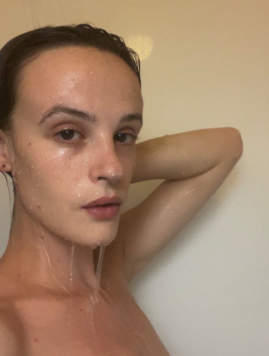 mxrrrie's tweet photo. COME GET WET WITH ME 💜💜💜
35% off now 😏😏 https://t.co/XumT41huSR