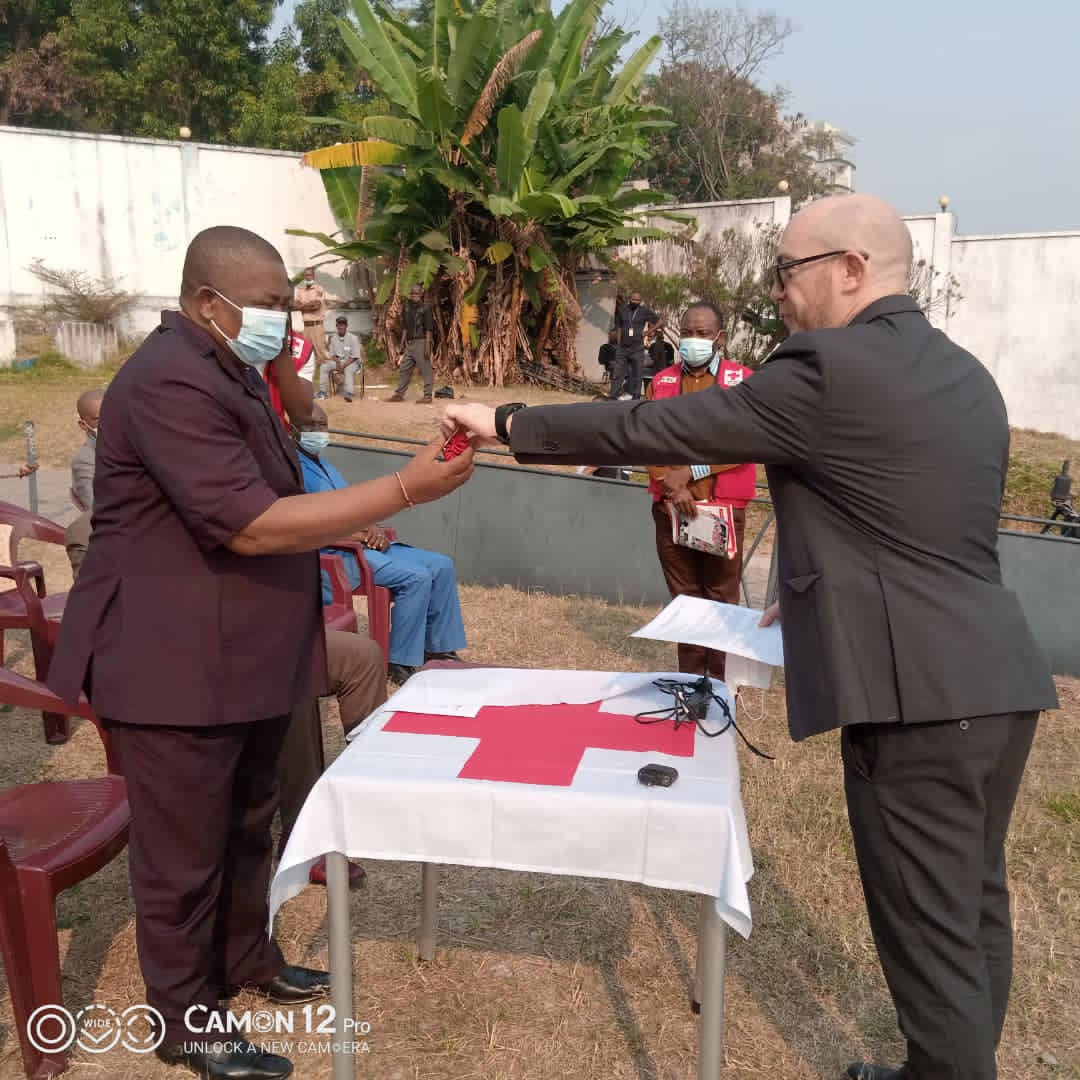 croix_rouge_rdc's tweet photo. Dotation d'un Canot rapide à la @crrdc1 par le @CICR_Afrique
Ce dernier a une capacité de 8 places assises à bord avec un moteur de 85 chevaux. https://t.co/4rpzYFBTVB
