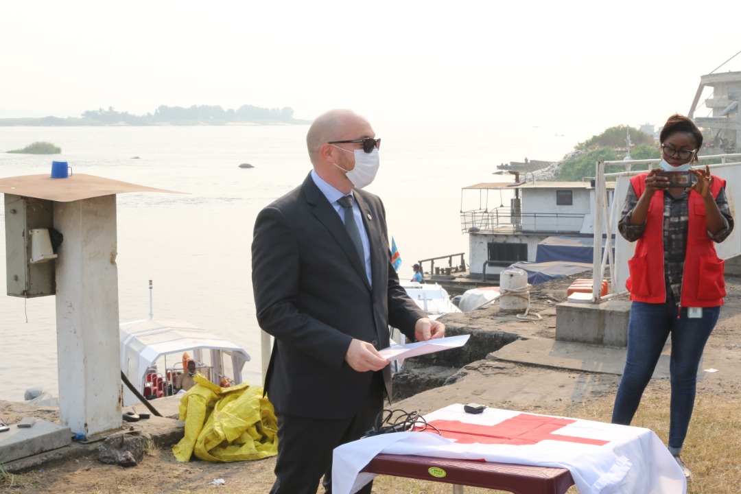 croix_rouge_rdc's tweet photo. Dotation d'un Canot rapide à la @crrdc1 par le @CICR_Afrique
Ce dernier a une capacité de 8 places assises à bord avec un moteur de 85 chevaux. https://t.co/4rpzYFBTVB