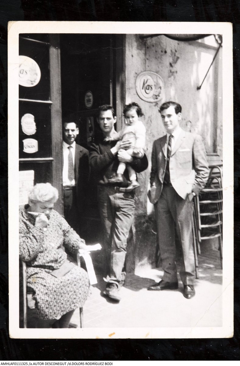 Bar Los Pichones, a Santa Eulàlia. Fotografia feta entre 1960 i 1969.

portalimatges.l-h.cat/fotoweb/archiv…

<a href="/EulaliaComerc/">SantaEulàliaComerç</a> <a href="/AVVSomSEulalia/">Associació de Veïnes i Veïns Som Santa Eulàlia</a> <a href="/santaeulaliaLH/">Santa Eulalia</a>