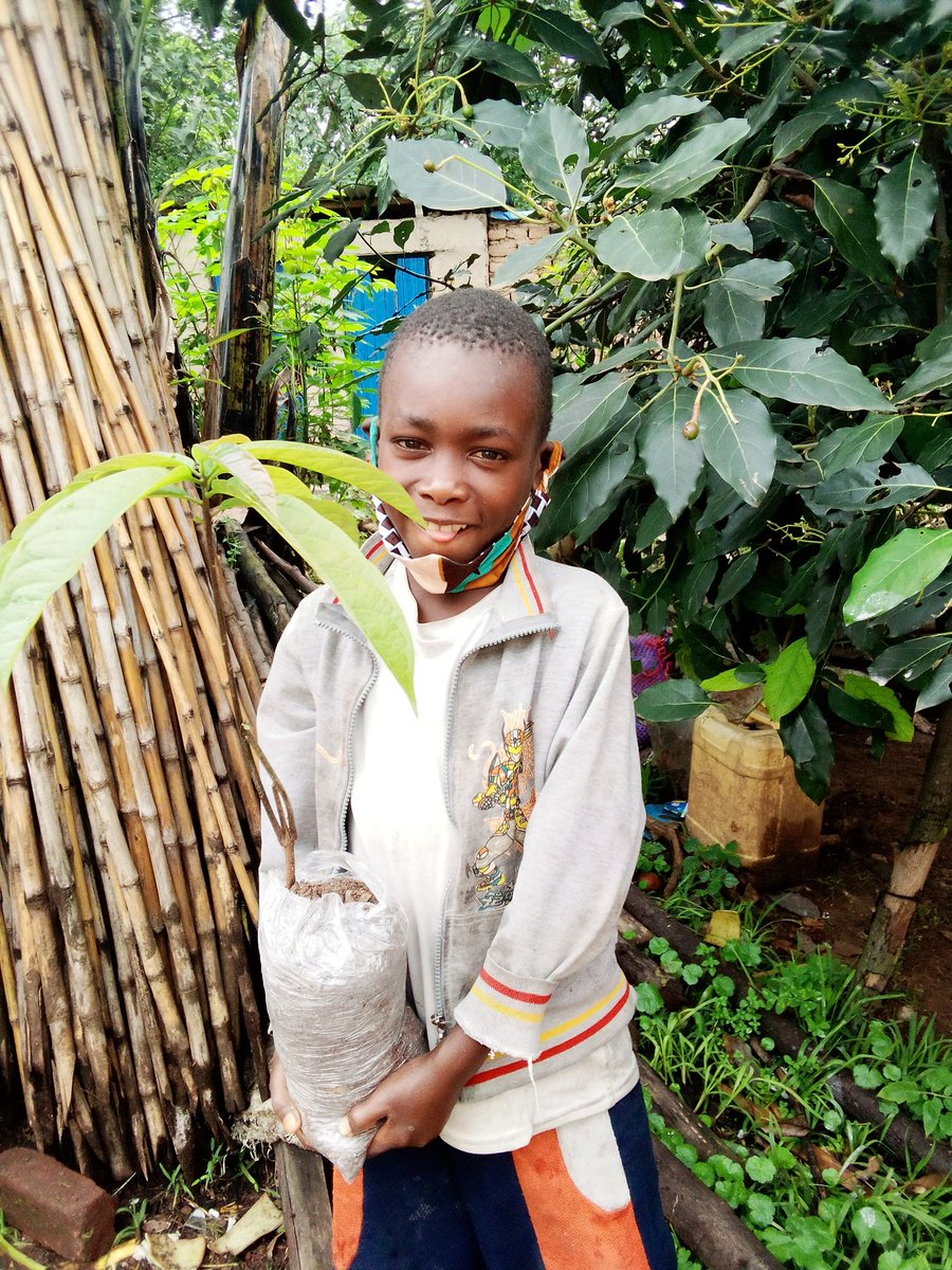 SecotoFund's tweet photo. If we fight for #environment, we fight for balance recalls @GaiaThinks 
@FoodSystems #Pre_Summit 
@MujaJeanne @IucnRwanda #IYD
To help the Young people to like green food more than industrial food is the Success of environmental protection. @AmbayouthRwa mentioned @UNBiodiversity https://t.co/O6WKrYocja