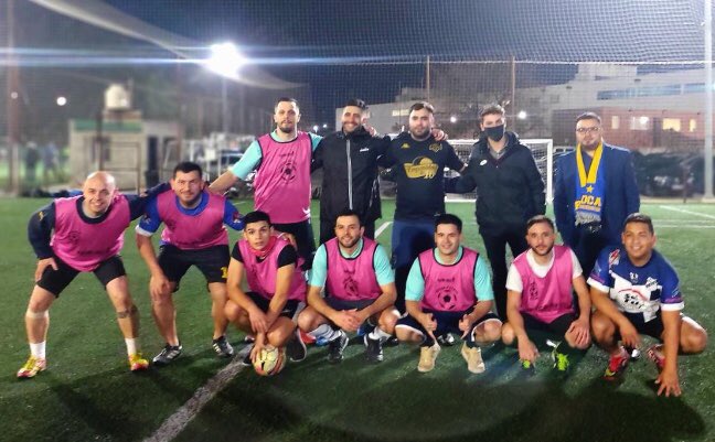 javmol2001's tweet photo. Buenos amigos y compañeros de laburo!!! Haciendo lo que más nos gusta... ⚽️ A divertirse! -#pestelli #volkswagen #futbolargentino #futbol #futbol8 #buenosairesargentina 🇻🇪🇦🇷🇵🇪 🇵🇾 😉👍🏻 https://t.co/ZNpwvr56zA