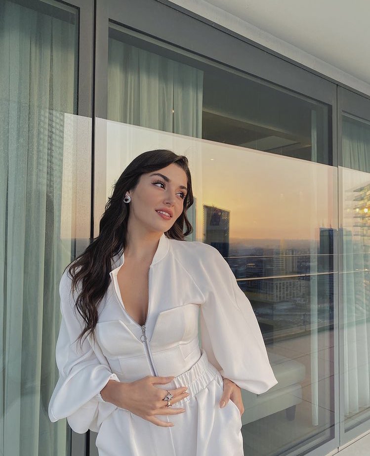 hourly woman (@womanhourly) on Twitter photo 