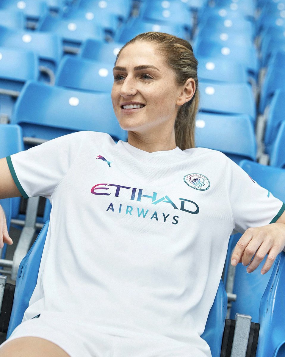 MCSCI_Sampit's tweet photo. Rilis Jersey Away @mancity 2021 Berwarna Putih 😎😍🔥

#mancity #manchestercity https://t.co/bqg8AsZC2N