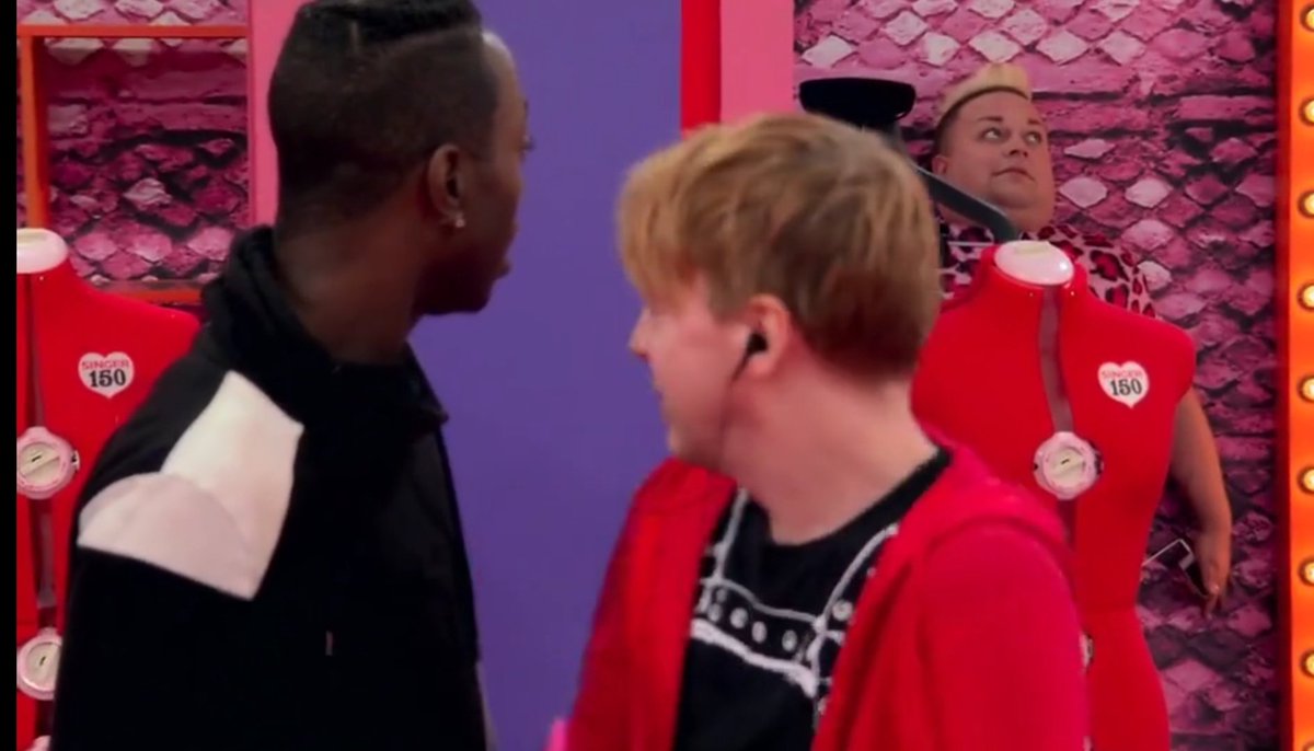 ANDREAESCIT's tweet photo. PLEASE THIS IS THE FUNNIEST THING I HAVE EVER SEEN ON ANY DRAG RACE EPISODE #AllStars6 https://t.co/5AhDCrIipN