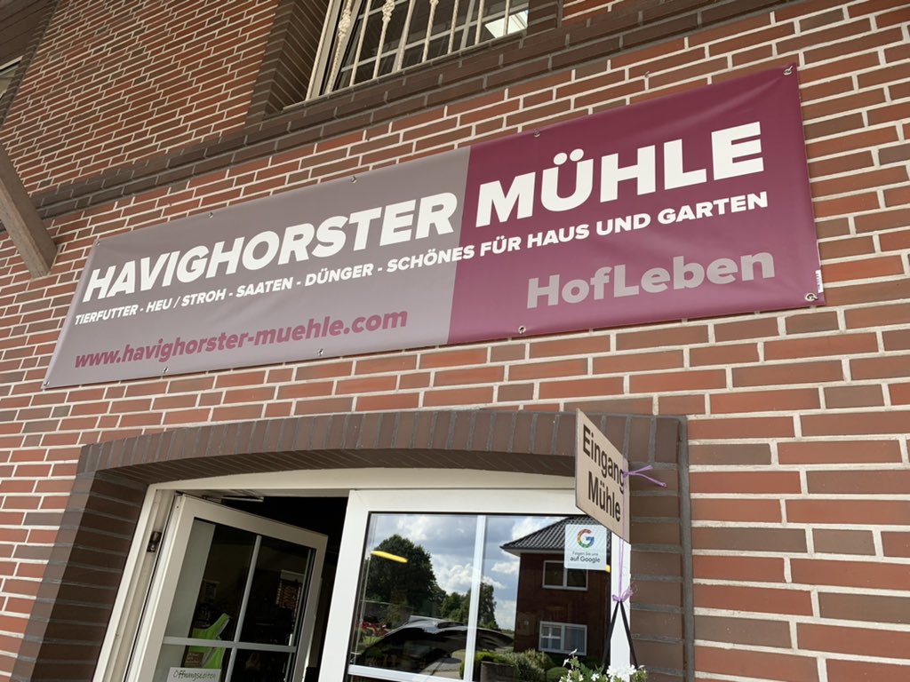 SMummenhoff's tweet photo. Mein neuer Arbeitsplatz - zumindest diese und nächste Woche Donnerstag und Freitag. 
Und die ersten Kunden wirkten recht zufrieden. 😉 
Havighorster Mühle - HofLeben https://t.co/yRDK2BKgBR