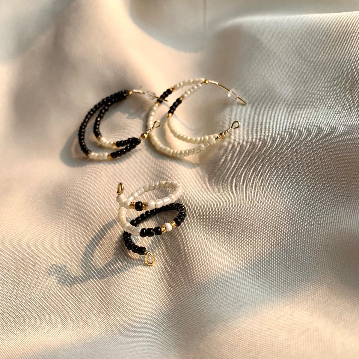 julwaskiewicz's tweet photo. yin yang earring &amp; ring set 
$20✨ https://t.co/Tdbdy0RvnN