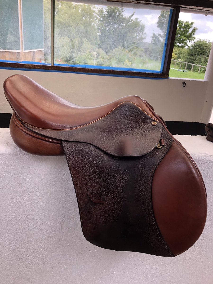À vendre selle henri de rivel 16,5 pouces 400€ mp si intéressé rt apprécié 😊