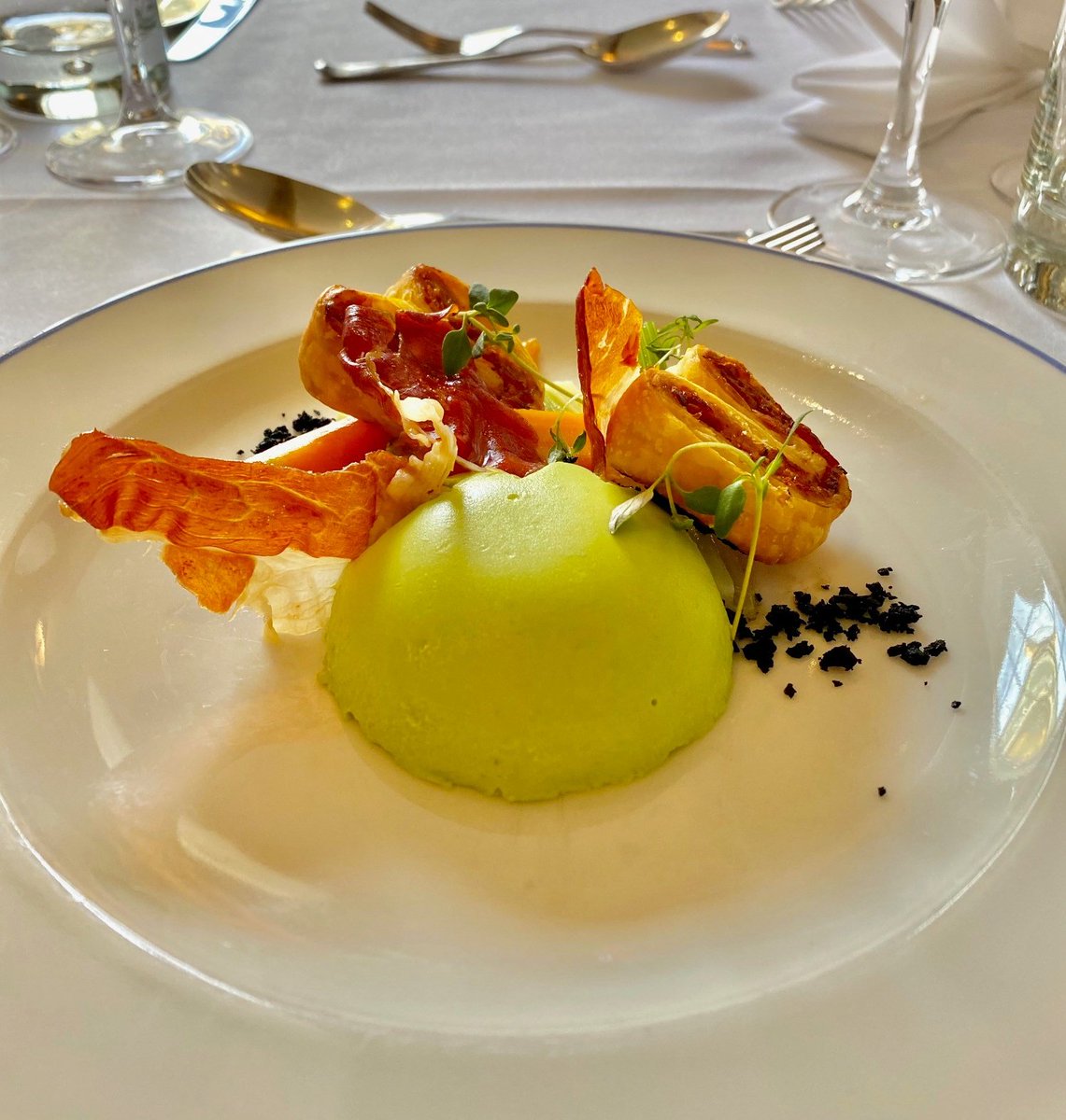 Caius B&B, Meetings & Events (@caiusconf) on Twitter photo It's nearly lunchtime right? Garden pea panna cotta with baby vegetables, crisp air-dried ham, black olive crumb and sun-dried tomato palmier anyone?!
We're loving our new summer menus right now 😋😋
#Foodie #foodblogger It's nearly lunchtime right? Garden pea panna cotta with baby vegetables, crisp air-dried ham, black olive crumb and sun-dried tomato palmier anyone?!
We're loving our new summer menus right now 😋😋
#Foodie #foodblogger