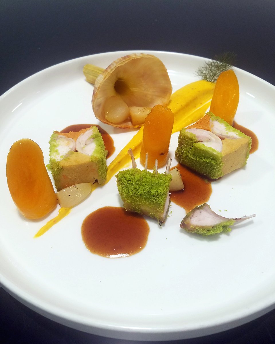 Rabbit saddle with mustard, glazed carrot and roasted garlic
.
#gastronomicom #frenchculinary #frenchcooking #frenchcuisine #frenchcookery #culinaryschool #learntocook