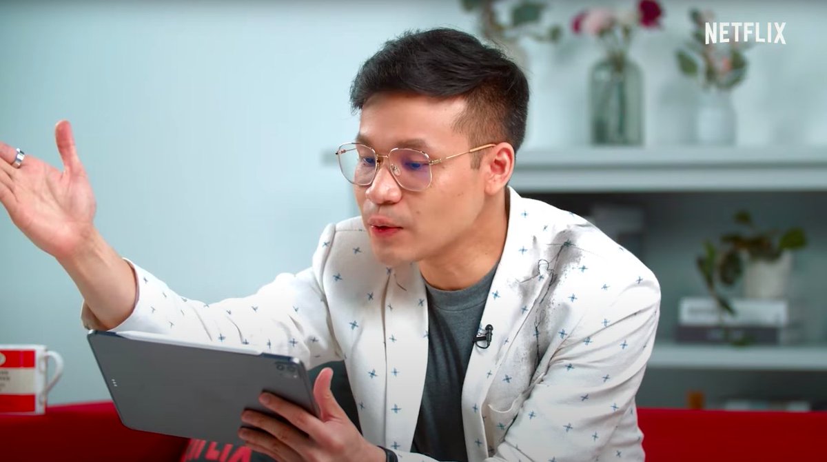 netflixreviewTH's tweet image. แกกก! Netflix มันปังจริงว่ะช่วงนี้ รายการใหม่อีกแล้ว Netflix English Room ที่ได้พี่ #ลูกกอล์ฟ มาสอนภาษาอังกฤษ สำหรับคนอยากเรียนผ่านภาษาผ่านหนังและซีรีส์ ย้ำว่านี่ไม่ใช่รายการบันเทิงแต่คือห้องเรียนภาษา 1 สิงหาคมนี้ทาง YouTube ช่อง Netflix Thailand มี 20 EP  youtu.be/4rIH-VzsTrg