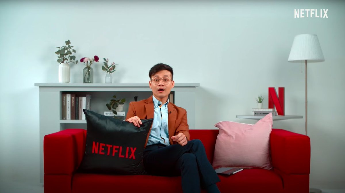 netflixreviewTH's tweet image. แกกก! Netflix มันปังจริงว่ะช่วงนี้ รายการใหม่อีกแล้ว Netflix English Room ที่ได้พี่ #ลูกกอล์ฟ มาสอนภาษาอังกฤษ สำหรับคนอยากเรียนผ่านภาษาผ่านหนังและซีรีส์ ย้ำว่านี่ไม่ใช่รายการบันเทิงแต่คือห้องเรียนภาษา 1 สิงหาคมนี้ทาง YouTube ช่อง Netflix Thailand มี 20 EP  youtu.be/4rIH-VzsTrg
