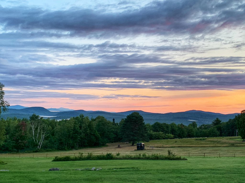 topoftheridgebb's tweet photo. Another “average” sunrise here at the B&amp;B... #bedandbreakfast #roomwithaview #sunrise #visitnh #nhlakesregion #topoftheridgefarmbn https://t.co/M3gw3HGrLY
