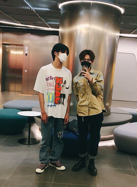 รุโตะตั้งแต่กลับมาก็คือเท่ทุกวัน เท่ไม่หยุด เท่ไม่มีที่สิ้นสุด เสื้อยืดเกงยีนส์ผ้าใบ หล่อมากก