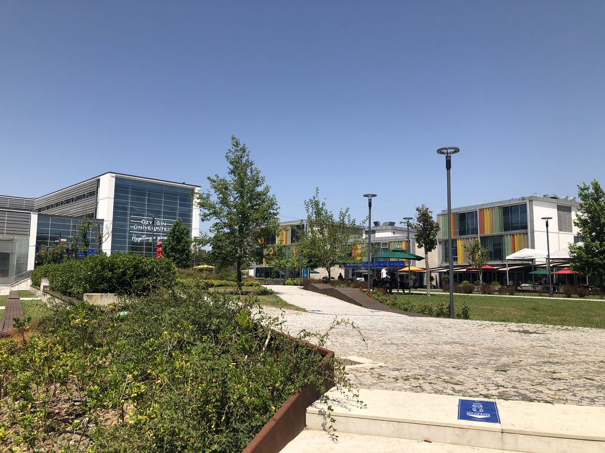 DrIsmailAri's tweet photo. Özyeğin Üniversitesi @ozyeginuni kampüsü yazın bir başka güzel. 🌲 ☀️ Sonuçlarını alan tüm öğrenci ve ailelerini tanıtıma bekleriz 🙋‍♂️  #yks2021  https://t.co/FMksmK89dn https://t.co/f1i9cschwW
