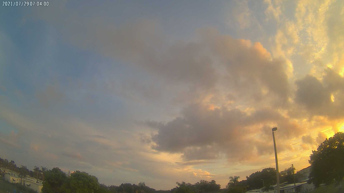 RClubDHMSWxSTEM's tweet photo. Dunedin Highland Middle School at sunrise and it's 78 F. https://t.co/AXicjSwOPo