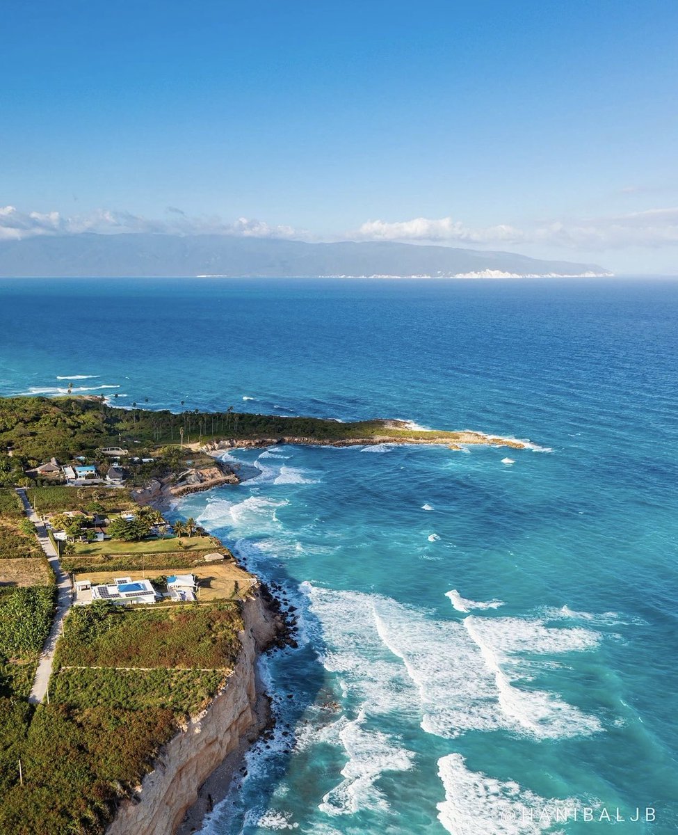 ExploremosRD's tweet photo. Nuestra República Dominicana 🇩🇴 “Bañada por los mares de blanca espuma” 

📍 Barahona 

📸 : @hanibaljb 

#ExploremosRD https://t.co/IaFQxmEDlG